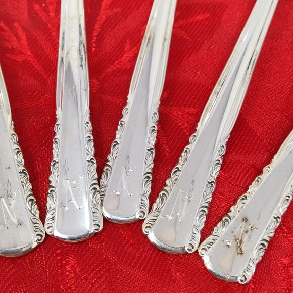 8X SSpoons MAY QUEEN by Holmes & Edwards Silver Plate Gumbo Round Soup Spoons - Picture 7 of 16